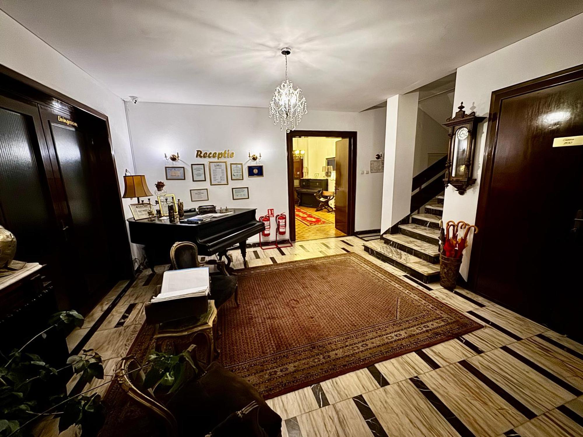 ホテル Casa Negustorului デヴァ エクステリア 写真