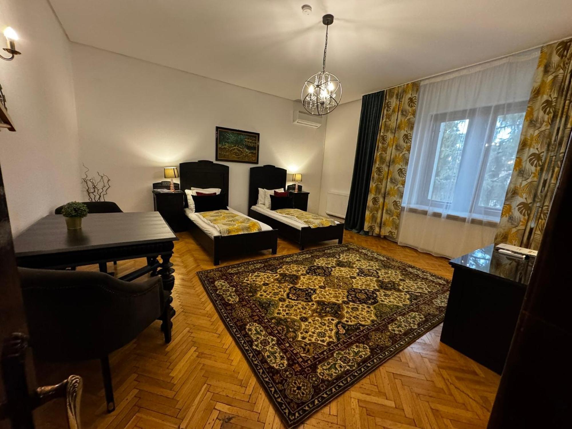 ホテル Casa Negustorului デヴァ エクステリア 写真