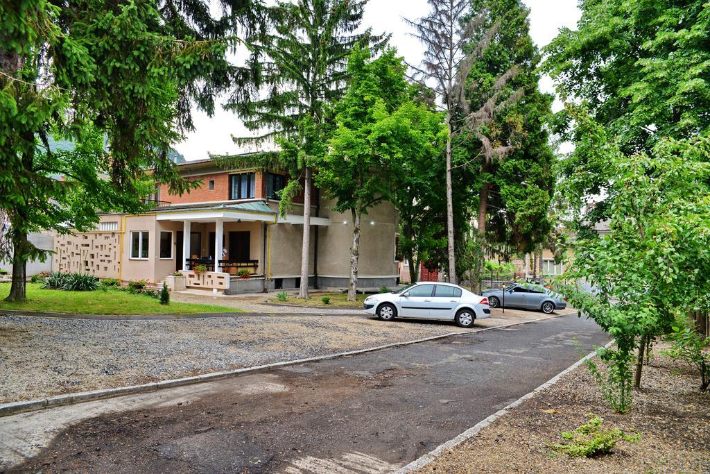 ホテル Casa Negustorului デヴァ エクステリア 写真