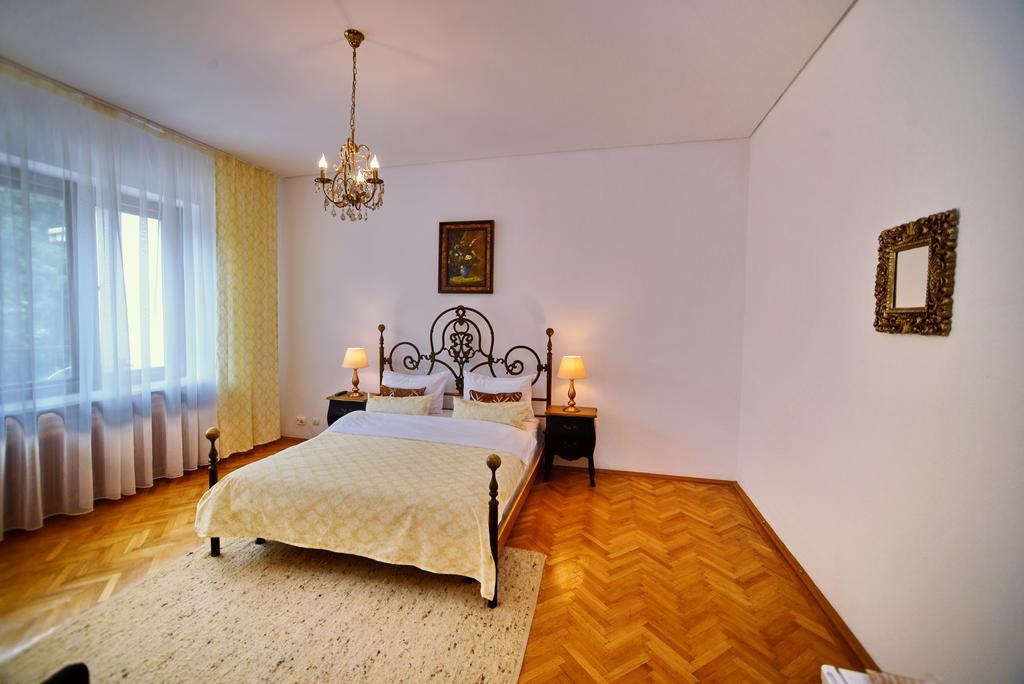 ホテル Casa Negustorului デヴァ エクステリア 写真