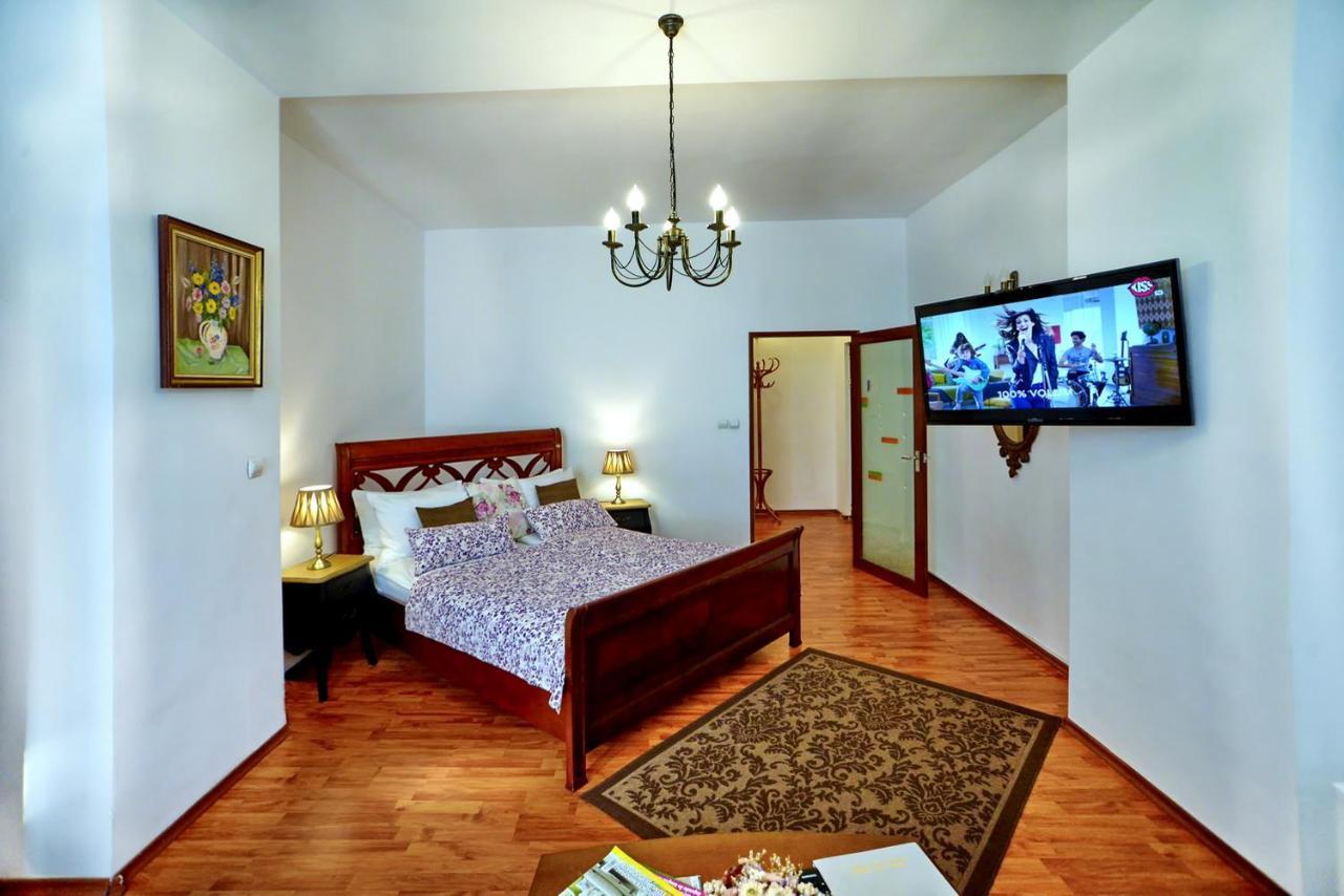 ホテル Casa Negustorului デヴァ エクステリア 写真