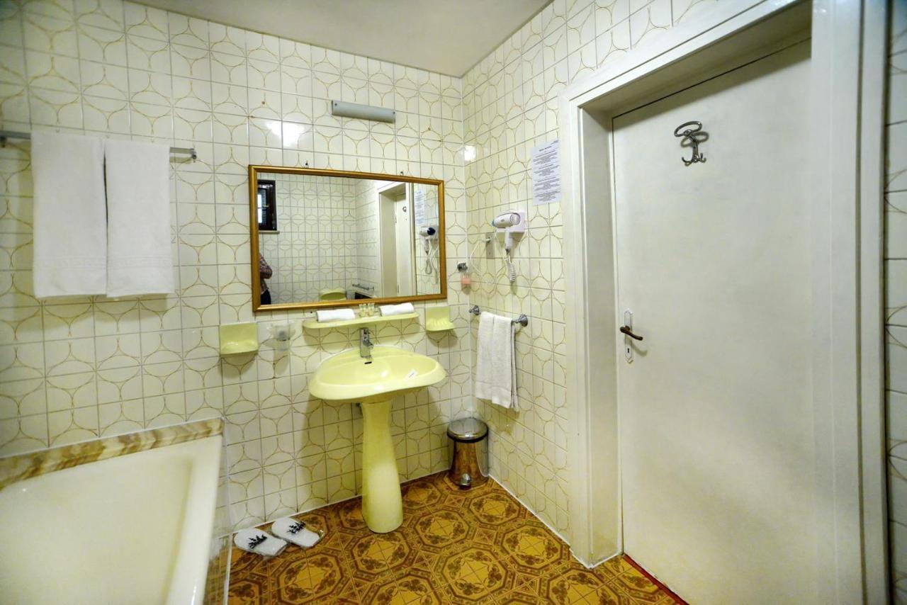 ホテル Casa Negustorului デヴァ エクステリア 写真
