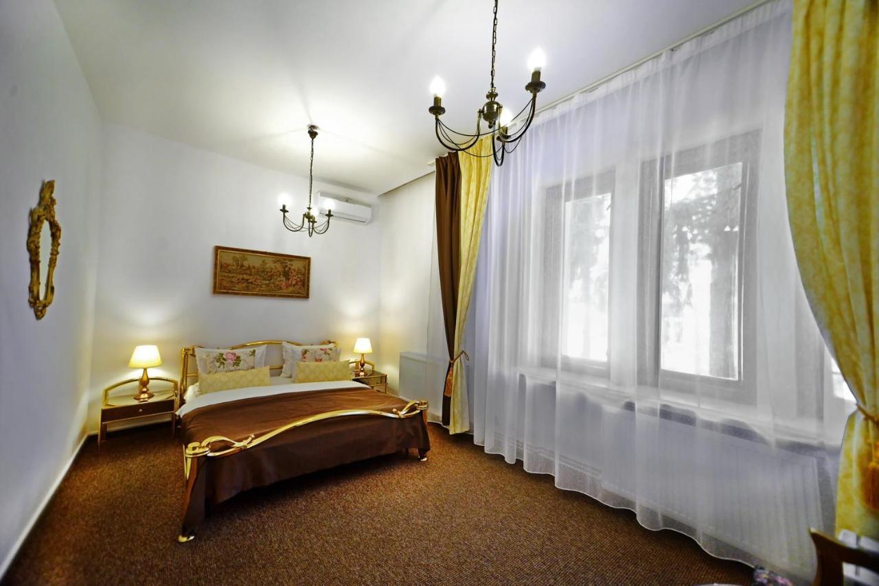 ホテル Casa Negustorului デヴァ エクステリア 写真
