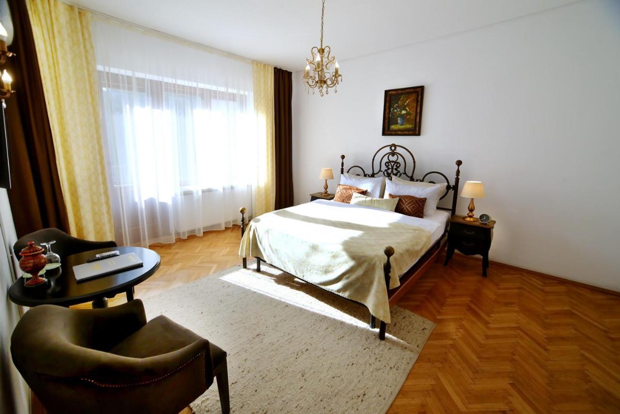 ホテル Casa Negustorului デヴァ エクステリア 写真