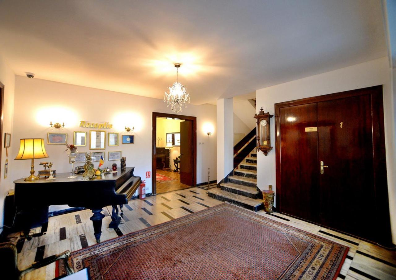 ホテル Casa Negustorului デヴァ エクステリア 写真
